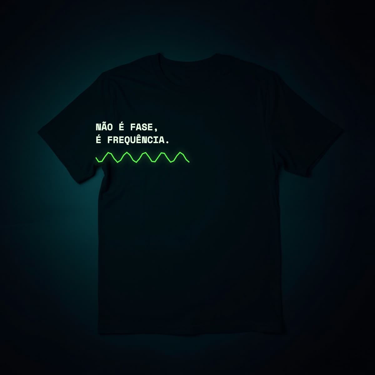 Camiseta Não É Fase, É Frequência